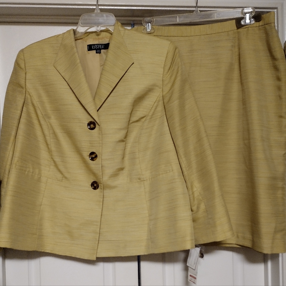 Kasper Women's Dress Suit